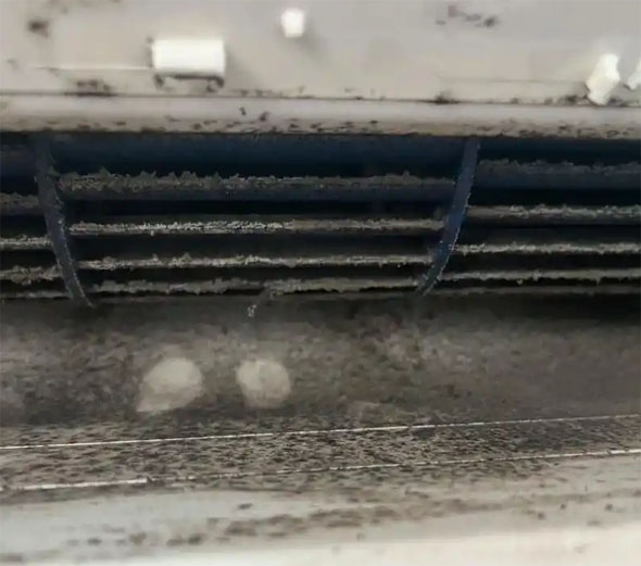 马关空调吹的风有股烧焦味是怎么回事